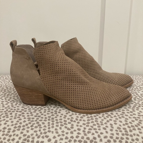 Dolce Vita Sonya Booties - Picture 7 of 13